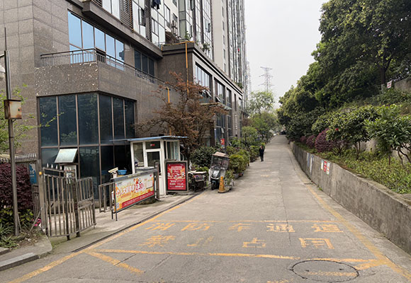 長江現(xiàn)代城4個車位第二次拍賣